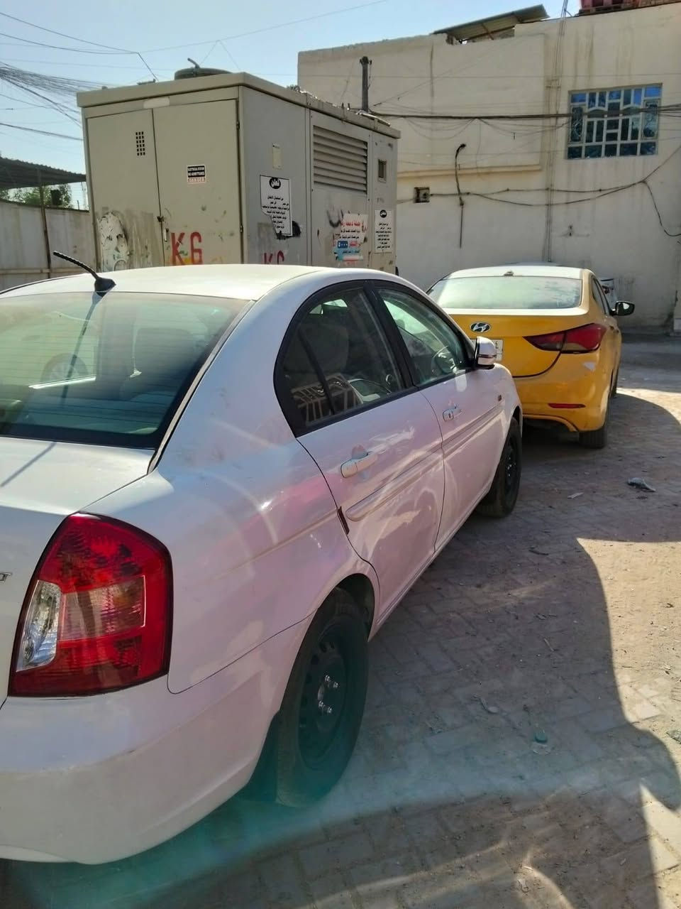 اكسنت 2010 ماشية 200 الف رقم بغداد مكانه بغداد 
السعر ٩٦ وبيه مجال 
***********
