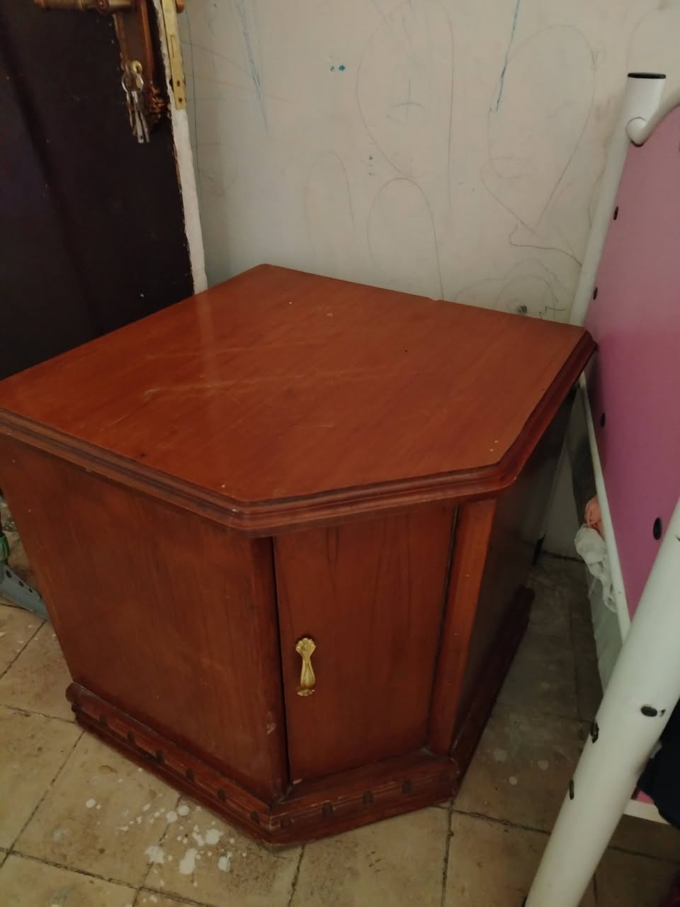 السلام عليكم عندي غراض خشب اصلي اريد ابيعهم مكاني اللكرخ ميز تواليت كبير ومبي ضرر ب٧٣ الف 
وبي مجال
ميز صغير مال احذية ب ٣٢ الف 
ميز ثاني ومبي ضرر فقط للمراية موجوده تتثبت والظهر يتثبت ب ٣٩
واذا كلهم سوة ١١٤


**إذا كنت صاحب هذا الإعلان وتريد حذفه لأي سبب، رجاءا أرسل رسالة إلى الدعم الفني**