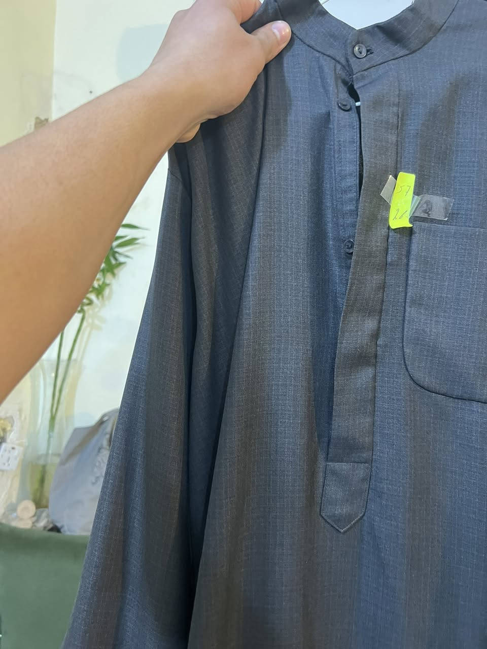 السلام عليكم مجموعة دشاديش رجالي وولادي كويتي تفصال للبيع 150 قطعه رجالي مكوي ومغسول 
45 قطعه ولادي ايضاً مكوي ومغسول  احسبهن كلهن شلعه وحده القطع كلهن نضيفات وما بيهن تالف ابداً  عزلت محلي واريد بيهن متوازي مطلوب دين عالمحل  للتواصل ***********
