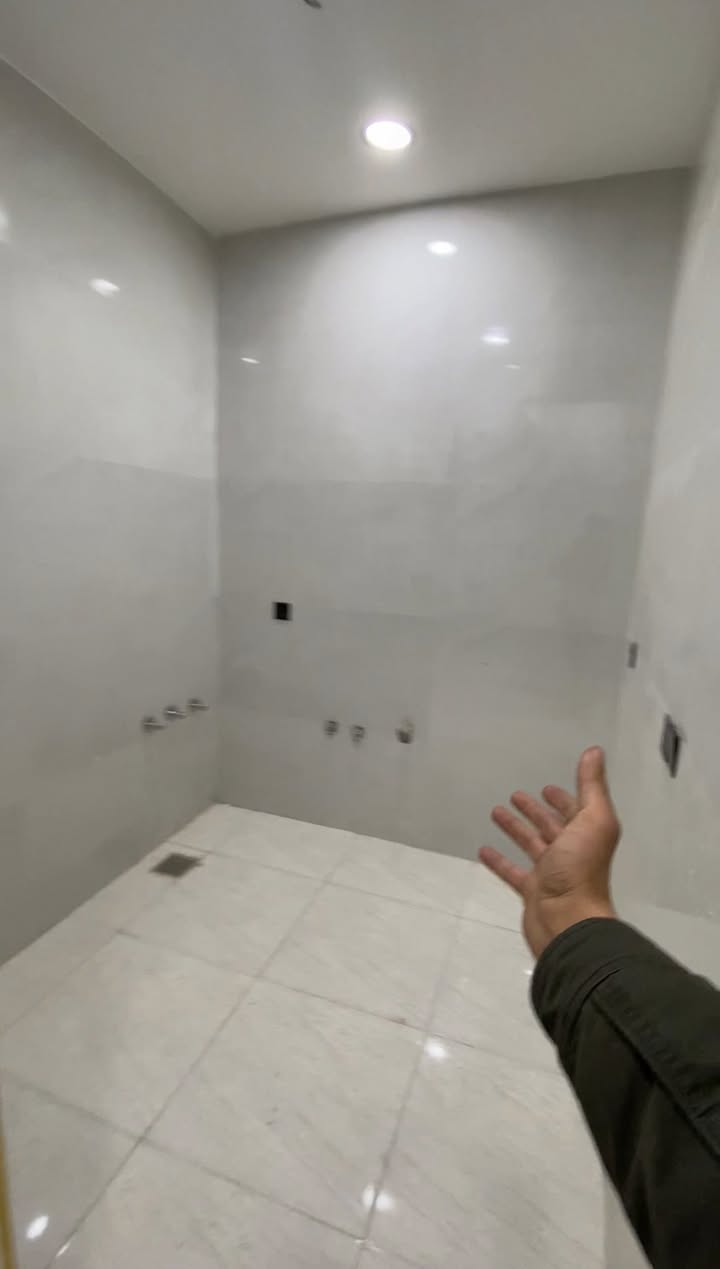 📍الاعظمية - قرب ساحة عنتر
شقة زيرو ديلوكس VIP للإيجار 
(مصعد شغال ٢٤ ساعة)
المحتويات : 
غرفة نوم -صالة-مطبخ -خدمات -بالكون
للتفاصيل اكثر والفديو تواصل على : ***********

(للعوائل فقط)
