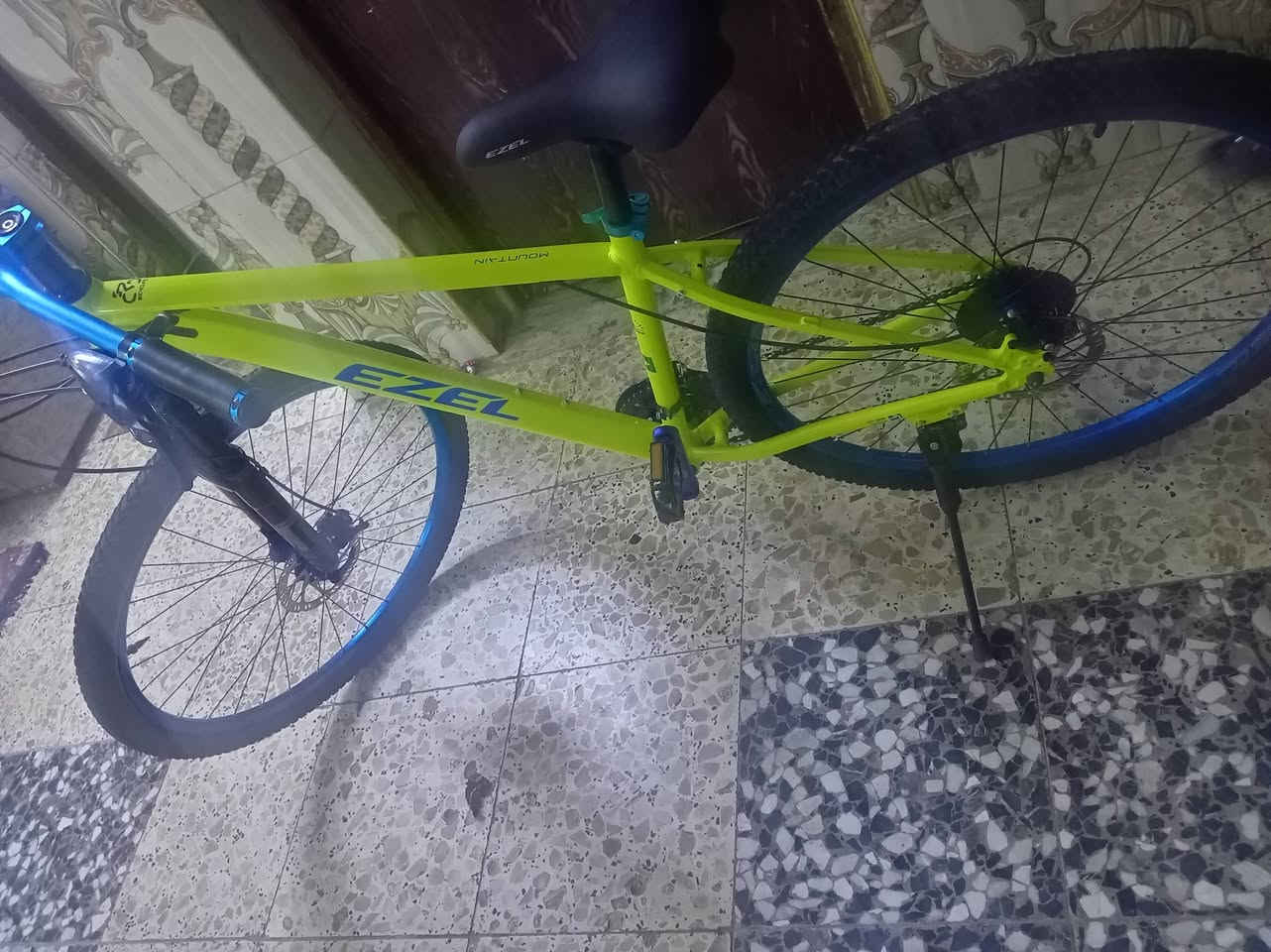 البايسكل للبيع سعر 200 وبي مجال ***********
