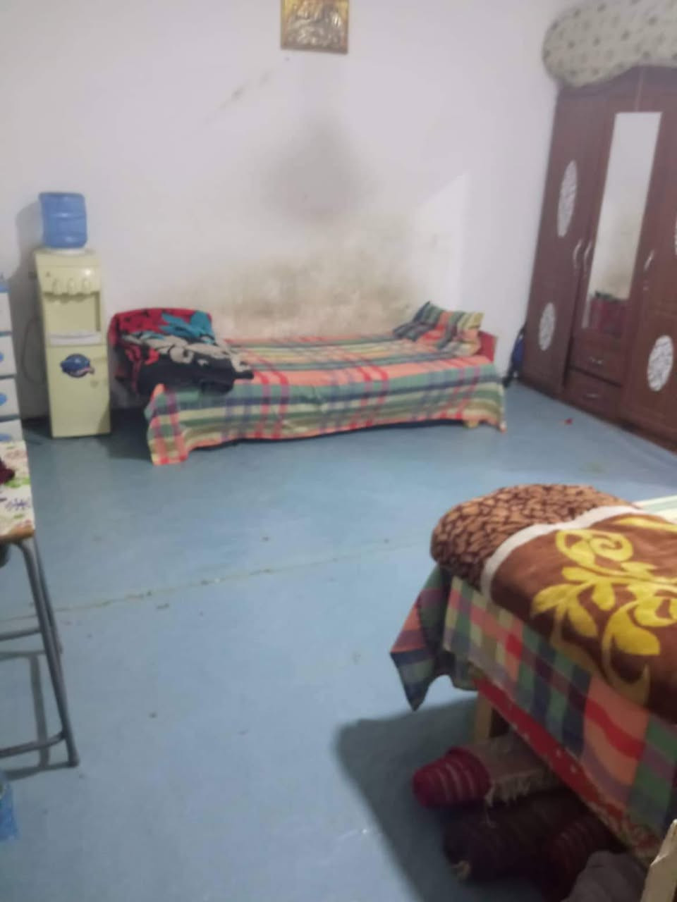 الدار للبيع الموقع حي العسكري قرب شارع 80 البيت بي مطبخ واستقبال وغرفه جوه وغرفه فوك صحيات خارجه وحمام داخلي وممر من المطبخ للغرفه مع السطح مساحته 100 متر طابو صرف السعر 95 للاستفسار 
الاتصال على الارقام  ما متواجد خاص

***********
***********
