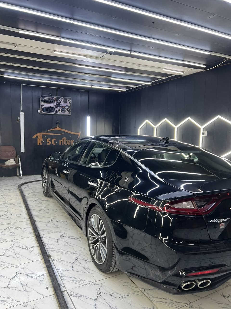 السلام عليكم 
ستنكرر موديل 2018 للبيع رقم بغداد جديد 
فول مواصفات بانراما 1 /1 
كير ومحرك مكفولات 
محرك 4 سلندرر 
الحادث موضحح بلمنشور 
السعر 160 وبيها مجال بسيط جدا 
للاستفسار اتصل وخادم ***********
