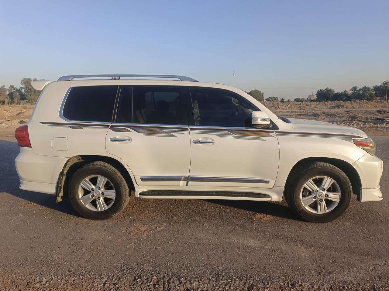 السلام عليكم
لاند كروز 2014 لون صدفي رقم اربيل
سياره جديده مكفوله عدا بيه رشه بالدعاميه فقط
6v  كير ومحرك مكفولات كفاله عامه
حداديه جديده سياره ماتصرف عليه لْـۆ ربع
تحويل مباشر 
مكان السيارة / بابل / ناحيه الشوملي
للاستفسار /***********
السعر 380$ وبيه مجال لشراي
