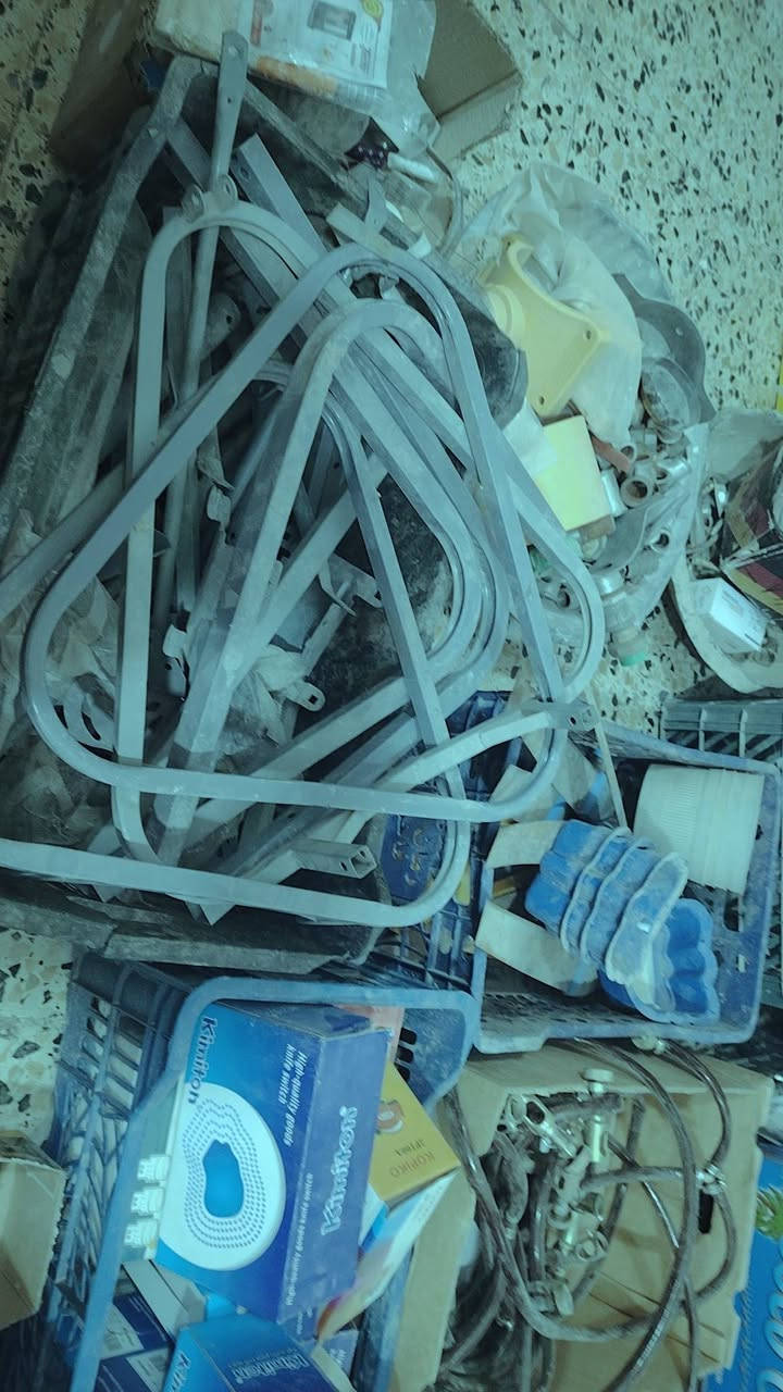 محل تعزيله غراض كله بلباكيت ونضيف الي يريد يتصل اقل من جمله والبيع المحل كله مومفردات يفيد الفاتحين جداد والمبلغ كولش قليل يفيد صاحب مشاريع جديده فرصه رقم *********** العنوان كوت حي جهاد قرب جامع جعفر صادق
