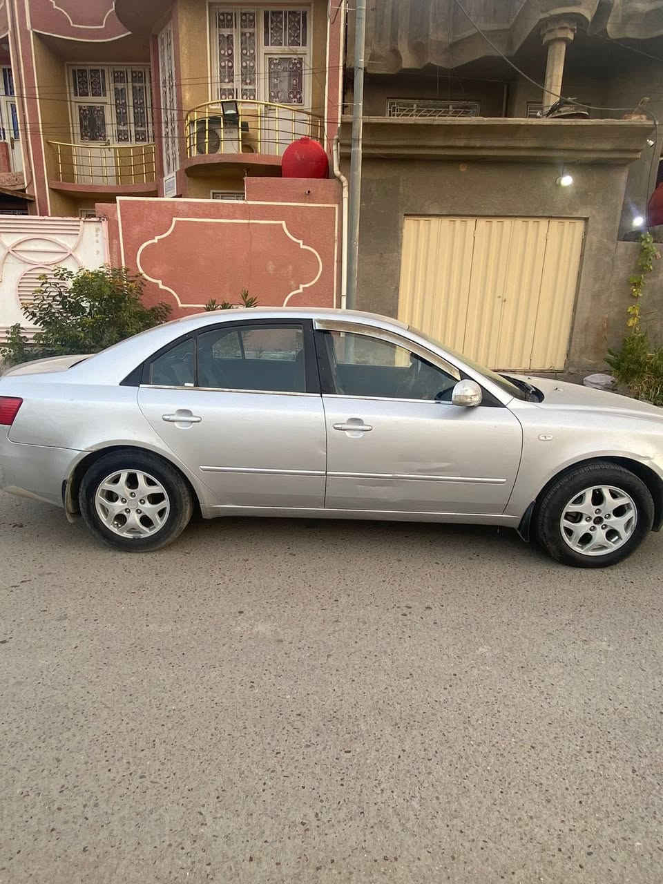 سوناتا 2008
وارد كوري 
رقم بابل بسمي
صبغ قطعتين وبيهه طخات بسيطة مصابغة شوفت عيونك 
لون سلفر
محرك 2000اقتصادية 
4 سلندر
كشن كهرباء
ويل حجم 17
محرك صدر تبريد كفاله
مكاني كربلاء 
السعر95 وييهه مجال حك الجية ***********
