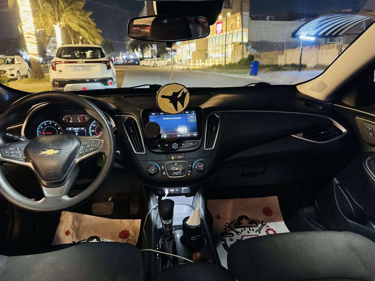 السلام عليكم  
الي يدور حادث بسيط
ماليبو 2024 
 ماشيه 36الف كيلو متر
قطعه وحده صبغ فقط باقي السياره مكفول
ما ناقصه اي شي 
المواصفات 
حساسات امامي خلفي
توقف ذاتي 
رادار منبه
نقطه عمياء
السياره جديده تحويل مباشر او وكاله
بغداد السيديه ***********
السعر 138وبيها مجال
