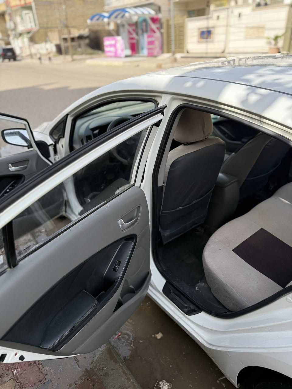 KIA/سيراتو لون أبيض
موديل / 2016 

Km/ 200.000 

خصوصي / بابل 

وارد/ خليجي بدون حادث 

حجم المحرك / 1.6 

4 / سلندر

بيه جاملغين صبغ خفيف فقط وتكحيلات بسيطه جدا

كهربائيات كامله / شاشه / تبريد شغال / تحكم ستيرن 

ملاحضه ( المحرك مفتوح والكير فقط اول مره تنفتح  ) 

الاستفسار التواصل ع الرقم ( *********** )

السعر / 115 ورقه وبيه مجال للشراي 

وترايك وين متريد
