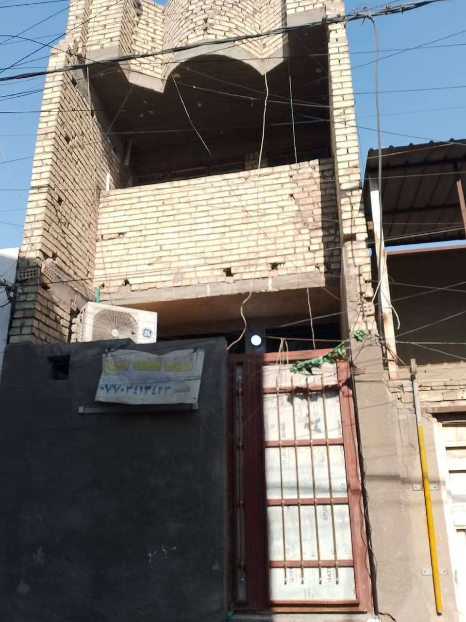 نصف قطعة للبيع قطاع ١٦ قريب الشارع العام ٧٢ م بناء حديث طابقين السعر المطلوب ١٣٢ مليون لاستفسار الاتصال 
***********
