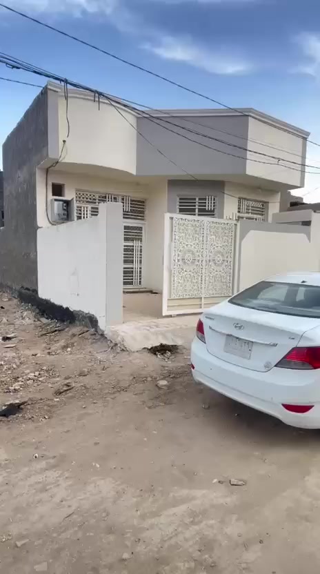 الدار للبيع مساحه ١٥٠ متر طابو صرف

طابق واحد يحتوي على غرفتين نوم

واستقبال ومطبخ وهول وكليدور ومجمع صحيات داخلى وخارجي طارمه كراج

قرب تبليط ثاني بيت

السعر ٩٥ وبيه مجال

غير مسكون البيت تسليم مفتاح 

فقط يمي مباشر حصراا

العنوان ابي غرق حي المرتضئ 

***********
