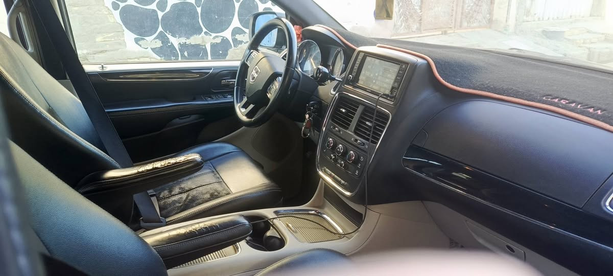 السلام عليكم دوج كرفان للبيع موديل 2017. ماروني sxt. وارد امريكي كلين بدون اي ضرر. سونار مرفق مع الصور   مكينه  كير  كفاله تبريد 3قطع. ثلج.   منظومة زنون.  شاشه قلاب.    كامره خلفيه.  فرس. وسطي.  بوب. + صندوق  كهرباء.  تخم تاير.   منظومة غاز 80 لتر.  سياره جاهزه   رقم بغداد بأسمي. تحويل مباشر.   السعر 170.   الاتصال ***********.   غير متواجد على الخاص مكان السيارة بغداد
