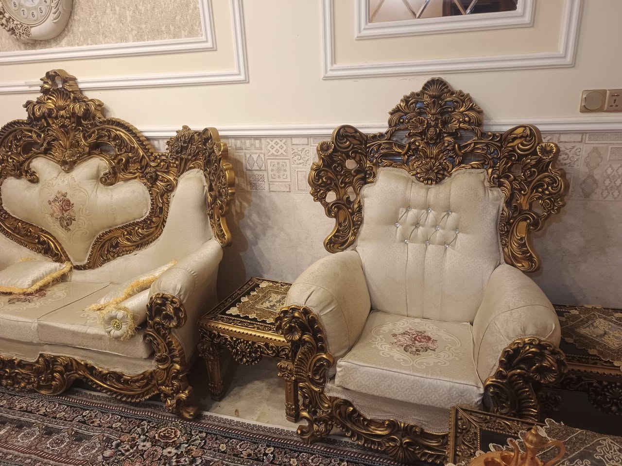 تخم ملكي 2 قنفه كبيره + 6 كراسي نظافة 95 ٪ لا شك ولا كسر للاستفسار *********** اتصال واتس
*********** اتصال
مكان كوت منطقة السياسين
