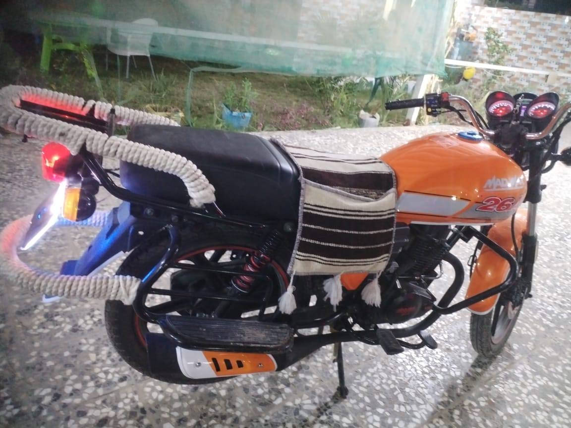 السَلٱمٌ عـَلـْيگمّ-ۈرحـْمّـٌة ٱللـّہ ﯙبُرگـّاتہ
دايون نفخ مديل 26
مكينه 200
سويج سجينه
دشبول اكتروني
اوراق اسكنر
صارله شهرين من امطلعه من المعرض
بعدهي زيرو الدراجه
السعر مليون ونص
وبيه مجال
مكان طوريج
***********
***********
