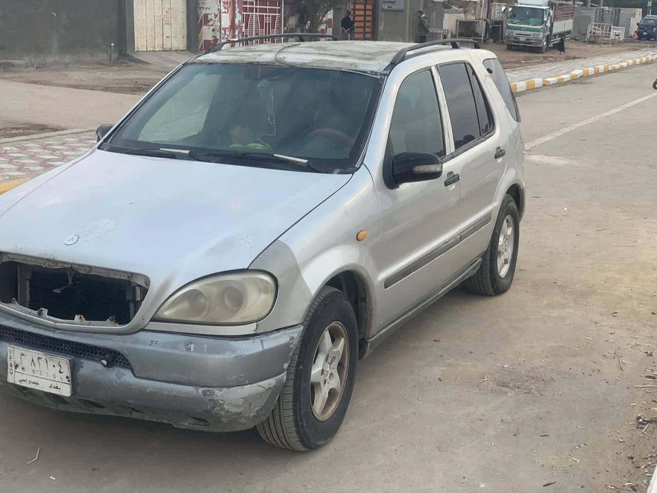 سلام عليكم اخوان مارسدس ML سياره نضيفه وحلوه مكفوله مكينه وكير جدد هستوني شادهن نقصها بس حداده فقط رقم بغداد راعيها الشرعي بل بصره مراوس بجنون ادوات ***********
