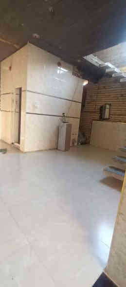 سلام عليكم عندي دونم الواجهة 20*125وبي بيت كامل امكمل عدة الابياض  وبي محلات عدد 2 للبيع في منطقة الخنساء الدونم مو فرعي علة الشارع مقابيلة تبليط البيت وهاذ رقمي ***********
