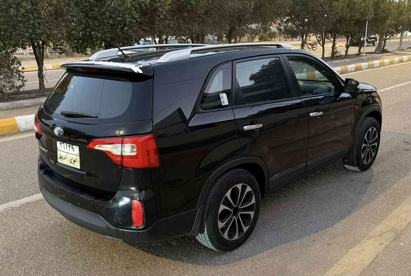 السلام عليكم 
كيا سورنتو 2014وارد خليجي مكفوله رقم اربيل 
وكاله بسمنه السياره فول موصفات ماعده البنرامه 
تحكم ستيرن حساسات كشنات جلد كهربائيه لايت دايود بصمه 7راكب 3قطع تبريد 4سلندر ماشيه 120 السياره جاهزه من كلشي كير محرك حداده تبريد تخم تاير كله جاهز مابيهه اي نقص رايدهه ب 142وبيهه مجال بسيط 
للستفسار الاتصال ***********مكانهه ميسان حي الصحفين
