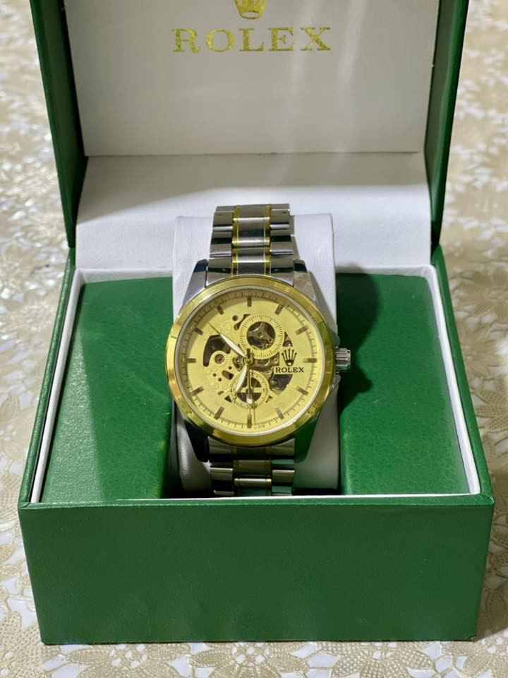 ,ٍ
‏سلام عليكم للبيع ساعات ماركات مختلفة وزن ثقيل جدا ،جلد طبيعي ، سناتر شغالة، بأسعار مختلفة شنو يعجبك راسلني 
مكاني كربلاء ***********
