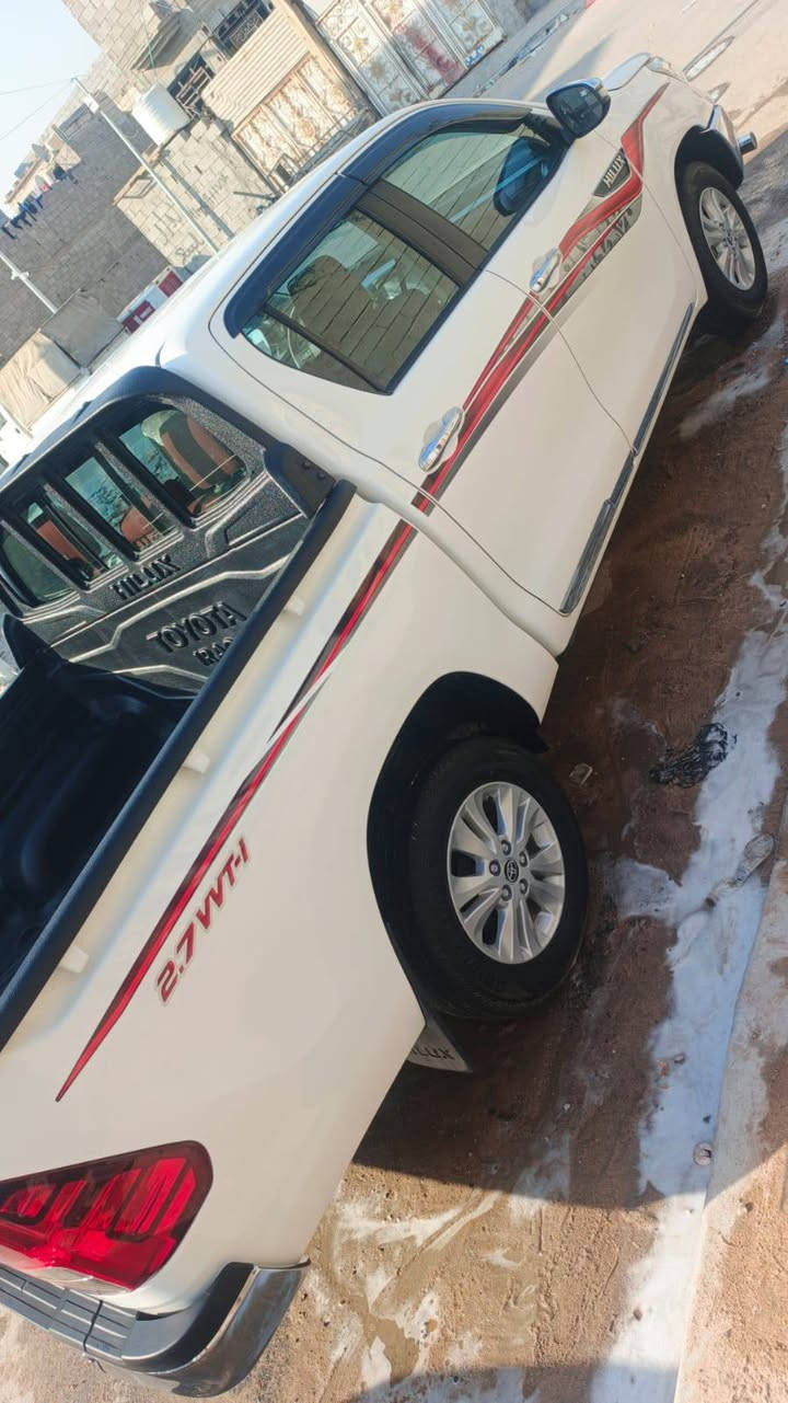 بيك اب هايلوكس 2025فول1/1اوتوماتيك مواصفات الشركه مري شفط شحن اوتو تبريد قطعتين ويل كب حساسات مفوله على وضع الشركه ماشيه 8500كيلو رقم بصره باسمي السعر310للاتصال***********
