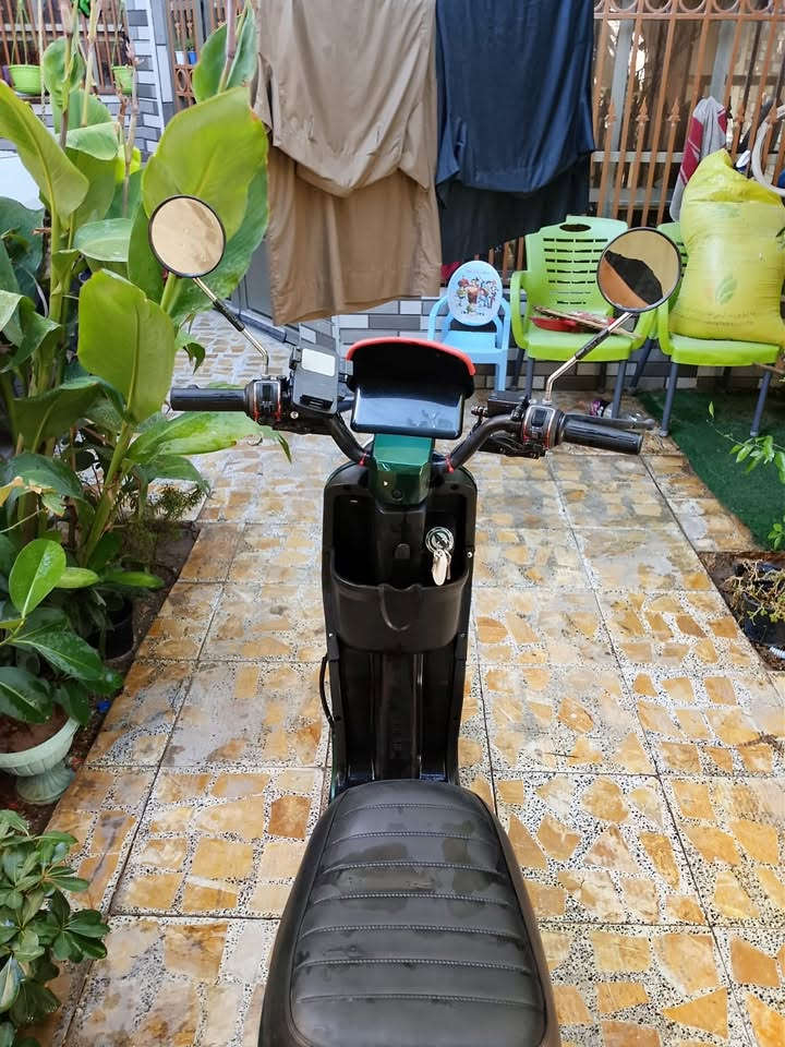 دراجه شحن R900 
موديل 2025
5باتري 
سرعه ١٠٠حقيقي ٨٠
دراجه نضيفه مبيها اي شي فقط بروبرن تعبان خلفي يحتاج تبديل 
تشغيل سويج +ريمون عن بعد +بيها نظام حماية سرقه +بطاريات بحاله جيده ما تعبانه دراجه نظافتها ٩٠٪؜ 
سعرها ٣٥٠ 
مكان بغداد ابو غريب -نصر وسلام 
رقم واتساب فقط 
***********
