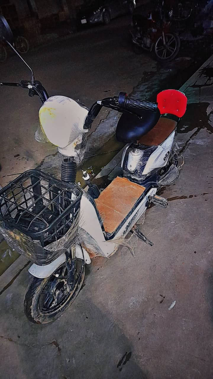 سلام عليكم دراجه شحن mr للبيع كلشي ما بيهة الدراجه ما صار 3اشهر من اخذتهة شحنها فول بس كهربائيات كلهة شغاله بس دبل اشاره وحده انكسرت بل استان السعر200وبيها مجال
للستفسار ***********واتساب
