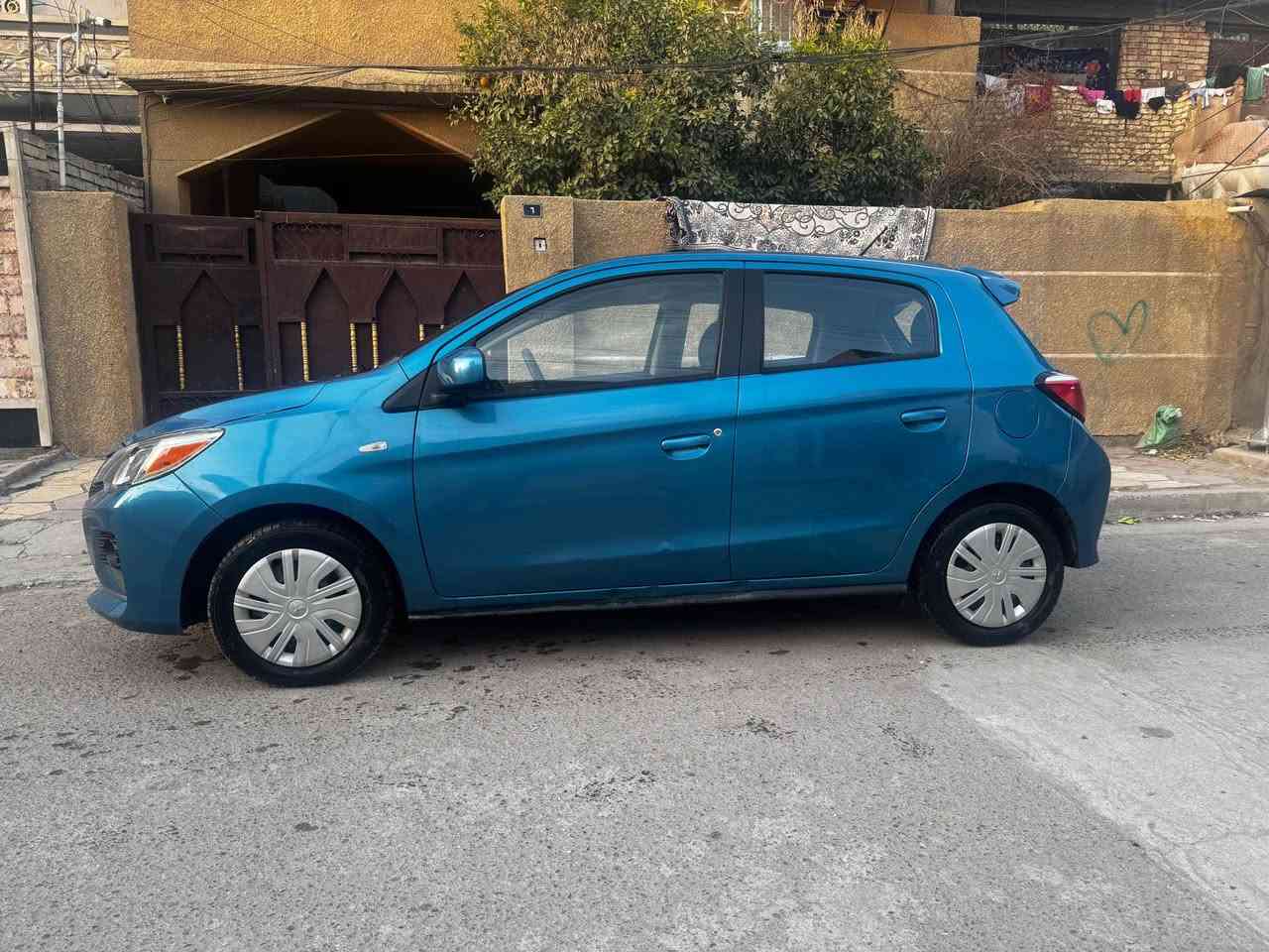 السلام عليكم

ميتسوبشي ميراج موديل 24 وارد امريكي لون مميز (بحري) 

حادث بسيط موضح بالصور ( ايرباكات كلها سليمة ) 

ماشية 5 الاف ميل فقط . 

رقم بغداد ‏باسمي . 

مواصفات فول تقريباً بالميراج ( شاشة وكاميرا وفول تحكم ستيرن و رادارات ومانع انزلاق وكروس سرعة وباقي المواصفات المعروفة . 

جاهزة من كلشي وجديدة بدون اي نواقص . 

مكان / بغداد . 

السعر / 110$ . 

للاتصال / *********** بغداد, العراق
