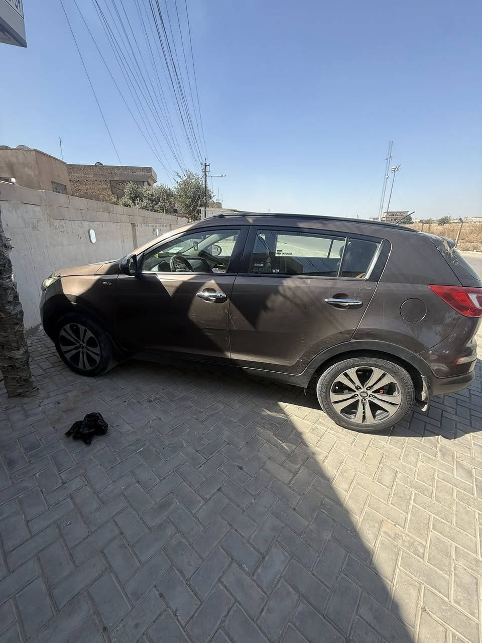 السلام عليكم للبيع فقط سبورتج 2011 وارد خليجي
السياره نضيفه ومابيهه اي نقص سياره جاهزه رقم بغداد بأسمي مكفوله من الضربه والطخه مكينه 2000 مواصفات عاديه 
مكانهه بغداد سعرهه 135
***********
