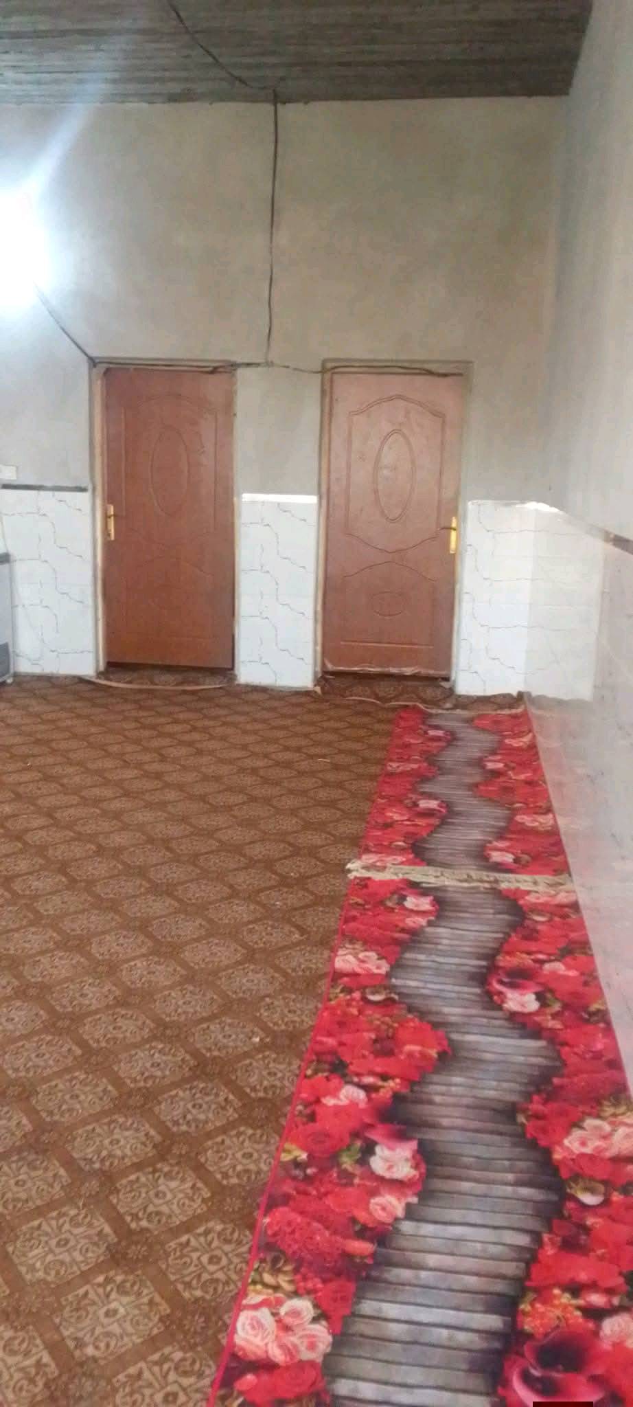 السلام عليكم بيت زراعي بالوركاء بمركز القضاء بحي الزهراء مساحتة 300 السعر تعال خاص وبي طابق ثاني كامل منها الوجهيه+ السعر ب 60 وبيها مجال اطيحلك