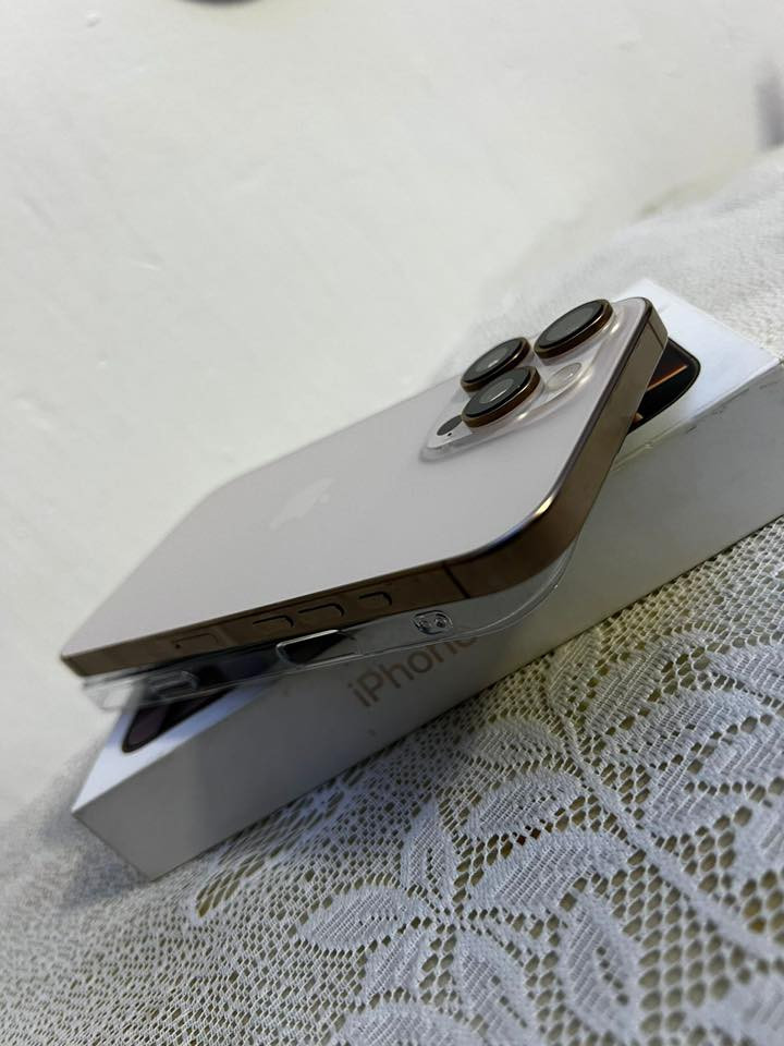 16 PRO MAX 
شرق اوسط وتر بروڤ ما مفتوح 
 256
بطارية 92
نضافة 100%
التواصل  اتصل :***********
واتساب :***********
العنوان :بغداد
