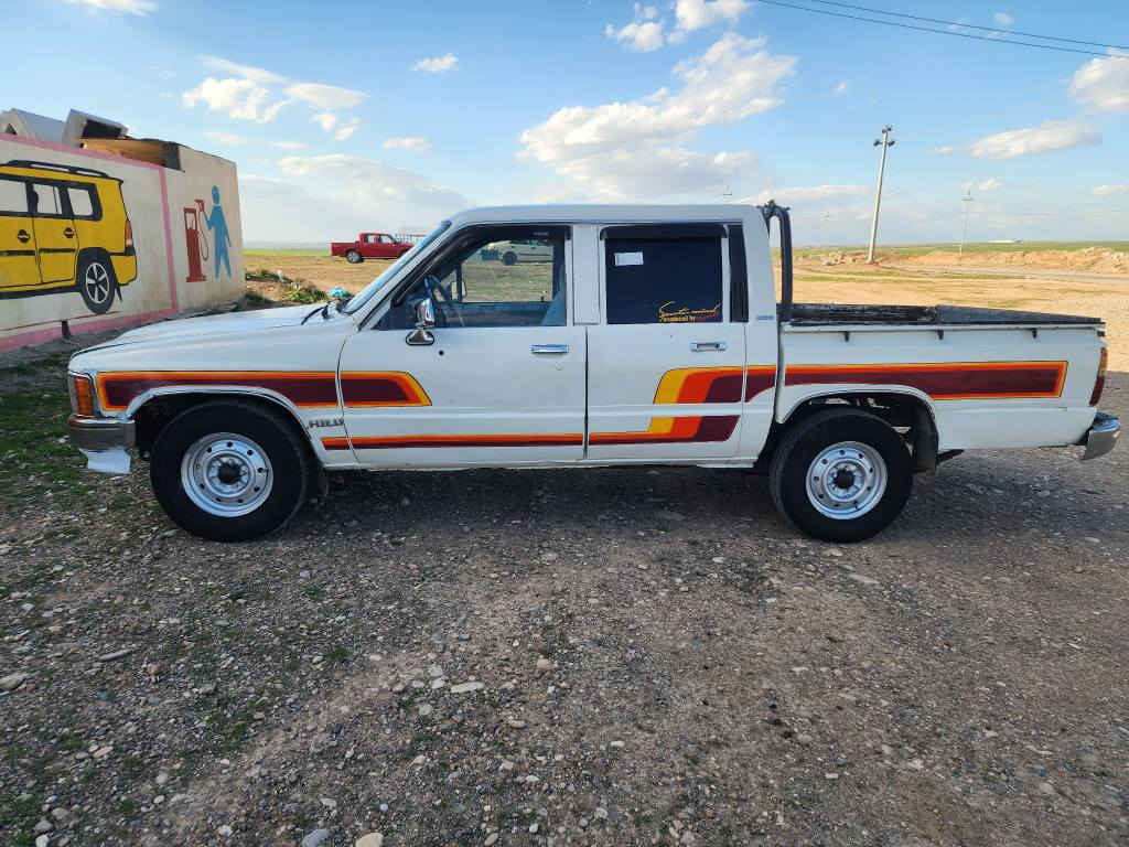 تویتا یابانی ئەسلی مۆدیل 1988ئاڕمی پلاستی هەولێر گێڕومەکینەو ئەکسل بەشەرت پێش و پشتی کەپسە ناوەگاعی گەرمی کارەبای مەزبوت چوار تایەی تازەیە لەڕەسمەکان جوانترە سعری26گەڵاو تۆزێک مەجال ژ.م (***********) (***********) شوێن تەق تەق😍 كويسينجاك, أربيل
