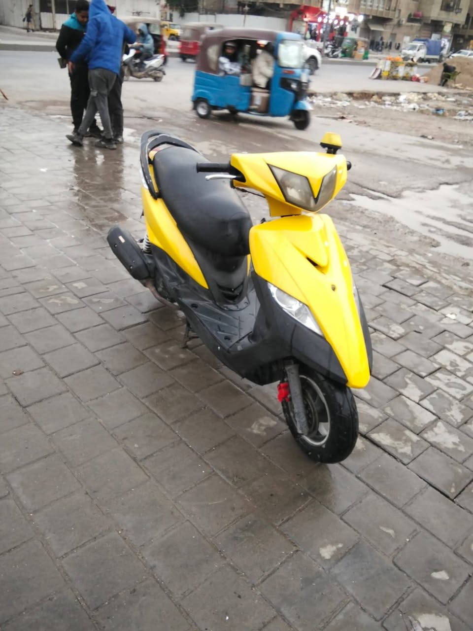 السلام عليكم دراجة ثعلب 140 الكفرات تجاري والمكينه مفتوحه مبدل بس ولفات ونضافته كله شغال دبل اشاره لايت كيجات  التشغل نكره سلف  وبيه نقص يده مال ابريك خلفي كدامك السعر ٣٥٠ وبيه مجال المكان بغداد الكياره رقم ***********
