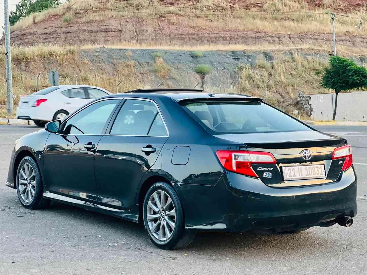 کامیری مۆدێل ٢٠١٢
فول مواسەفات
سلایت سێ گێر کوشن جلت
سەیارەکە یەک دەرگای بۆیاغە
لەگەل دوو شوێن ساردە کوت
گێرو مەکینەی بەشەرت 
سەیارەکە زۆر توندو تۆلە مەسرەفی تیانیە
زۆر پاکوخاوێنە
ژ.م***********//***********
ڤایبەرو وەتسئاپی jلەسەرە كويسينجاك, أربيل

