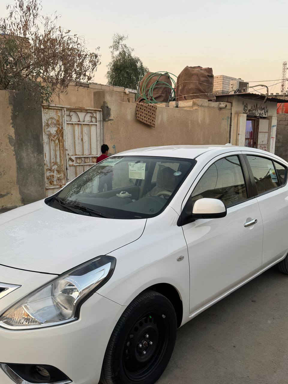 سلام عليكم
نيسان موديل ٢٤ ماشيه ٤٩  
سياره جديده مال موضف
المكان اربع شوارع مقابل مستشفى الفيحاء
السعر ١٢٠ ***********
