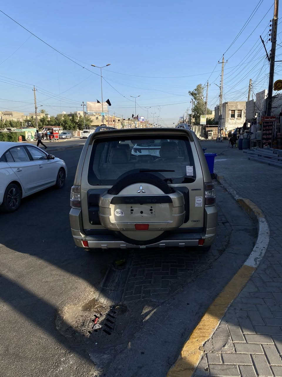 السلام عليكم
باجيرو موديل ٢٠٠٨ 
السياره كفاله عامه 
محرك ٣٨٠٠ 
السياره عليه ادامه 
صدر امامي خلفي جديد 
تختم تاير جديد 
رقم جديد 
هزة جديدة 
مواصفات 
تحكمات 
شاشه 
كشن كهرباء 
مري شفط 
مكان السياره بغداد _حي العامل 
السعر ١٢٨ وقابل للتفاوض 
للاستفسار الاتصال على الرقم التالي 
***********
***********
