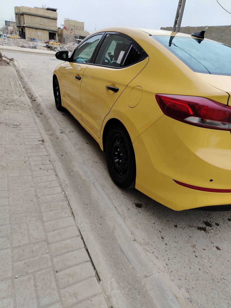 السلام عليكم  النترا 2018 اميريكي  داخله كلين بدون حادث   وبالعراق بيه دحجه بالباب مال السدر فقط والباقي كفاله  السياره كلهة ليبل واحد بدون فتح. اي قطعه والسونار موجود بيهة وصور الحادث موجود بالمنشور. مكان السياره الديوانيه ***********
