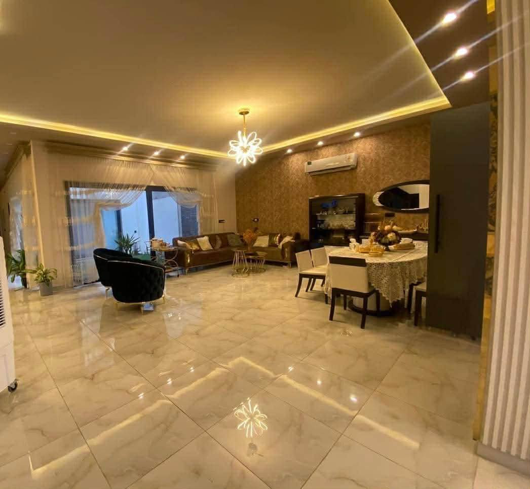 ا🔴🔴لمنطقة القادسية الأولى 
نقطة دالة جامع علي بن ابي طالب
المساحة ٣٦٠م
الواجهة ١٢ونص
سنة البناء ٢٠٢٢
محتوى البيت من غرف
الطابق الاول غرفة استقبال هولين غرفة نوم وغرفة سويت مع درسينك رووم
الطابق الثاني هول و٤ سويتات ودرسين رووم ومطبخ
للتواصل
***********
***********
نستقبل جميع العروض الدور والأراضي في جميع مناطق الموصل
