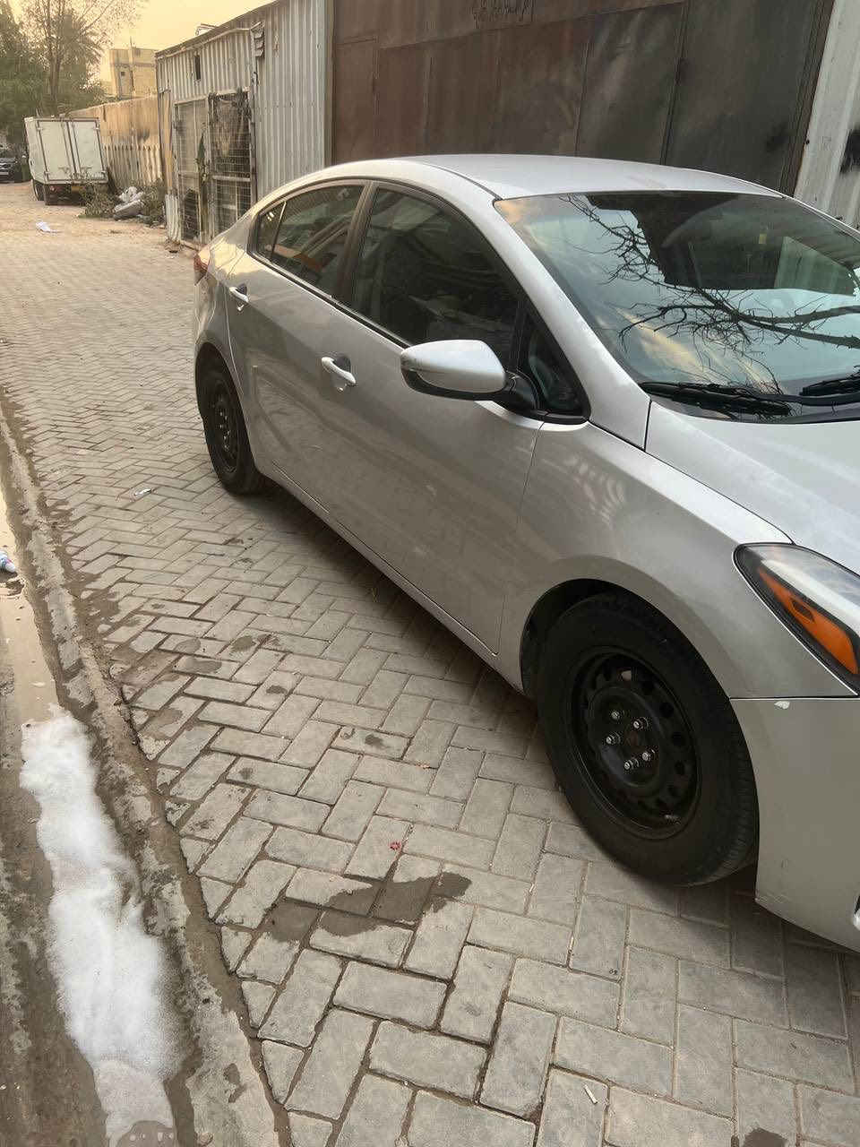 السلام عليكم
فورتي كيا ٢٠١٨ مكينه دوش 
وارد حادث خشم البنيد 
يعني البنيد نفسه سياره ليبل واحد
عنوان بغداد 
رقم الهاتف ***********
