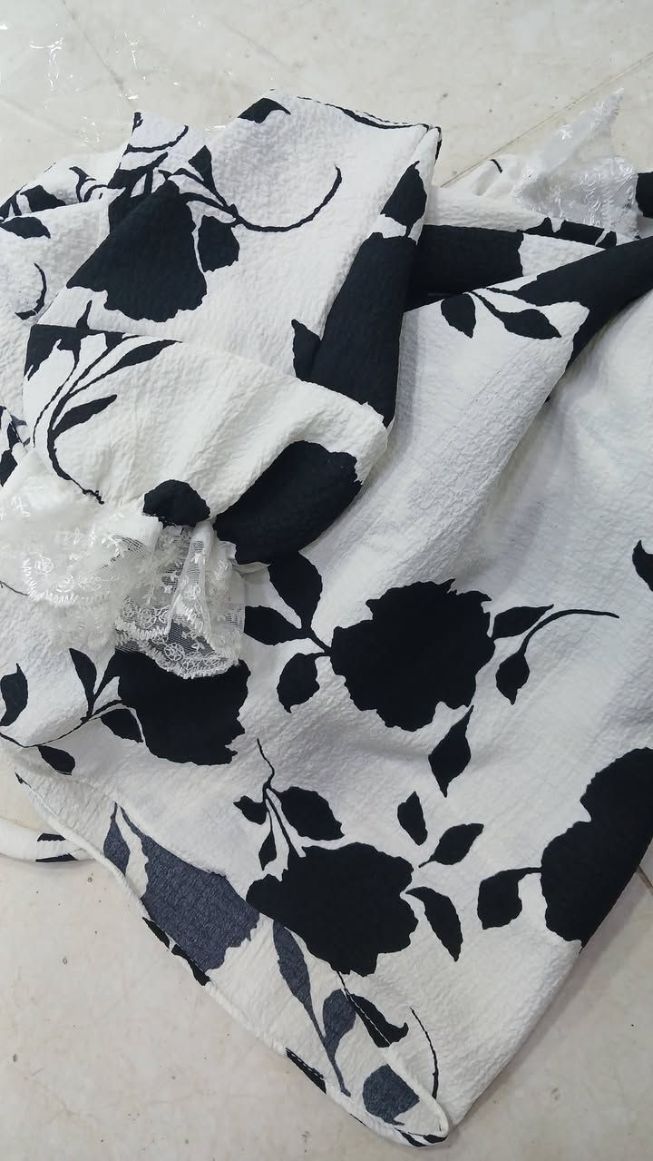 ​✨ عباءة صلاة ✨
🔴 الدرزن يحتوي على 12 لوناً مشكلاً بدون تكرار

​خامة مميزة، تصميم مريح، وستر كامل

🔸 ​القماش: كريشە أصلي درجة أولى
لا يتغير لونه ولا يتأثر بالغسل

🔸 ​التصميم 📐: ضممت ب 3.5 متر قماش
لتوفیر راحة تامة + طول 180سم

🔸 ​الستر: تصميم (خلفي أطول) لتغطية القدمين بالكامل

🔸​ الرقبة: (لاستيك + حزام) تلبس بطريقتين

🔸 ​الخياطة: خياطة "دفن" احترافية ونظيفة جداً 🪡

💰 سعر الدرزن ــ 93 ــ الف فقـط 💰

🔴  الوان والنقشات مشکل في الدرزن
ولا يوجد اختيار محدد

​🚚 متوفر خدمة التوصيل
📥 للطلب، راسلونا عبر الخاص


**إذا كنت صاحب هذا الإعلان وتريد حذفه لأي سبب، رجاءا أرسل رسالة إلى الدعم الفني**