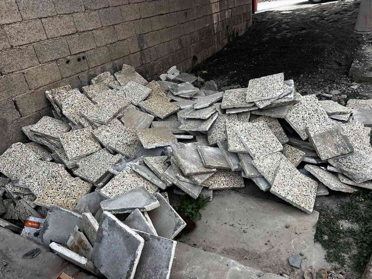 كاشي تقريبا 450كاشيه الى 500كاشيه
يفيد اهل القالب
تريد تطبيك هم يطبك شلع  ابيعه ب100وبي مجال بسيط 
***********
