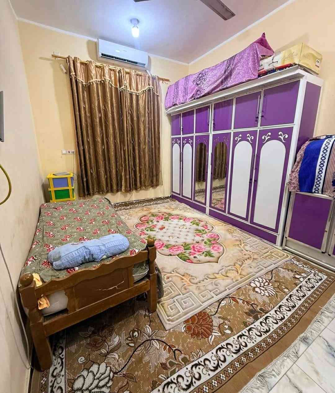 ⚠️السلام عليكم ورحمة الله وبركاتة ⚠️ 

💢 دار للبيع  (يتكون الدار من غرفه وصاله ومطبخ واستقبال وصحيات داخليه 🏘
🏩في  منطقة حي النفط الزراعي 🏩
🔻 المساحة : ١٠٠متر 
 عنوان الدار  شارع المشتل او الطاقه 

💲لمعرفة تفاصيل او السعر علق (تم)تصلك رسالة بكافة التفاصيل
🔷للاستفسار الاتصال على 

*********** ☎️ 

*********** ☎️ 

*********** ☎️ 

💢مكتب الحداثة للعقارات والتوسط العقاري 

📌عنوان المكتب : #السماوة حي الصدر شارع النادي الرياضي مجاور  شركة نقليات الوسيط قرب  مطعم الخليج 
▪️https://maps.app.goo.gl/vFx5TztZpnyBGpSv7▪️ 

✅نستقبل جميع العروض والطلبات العقارية ✅
