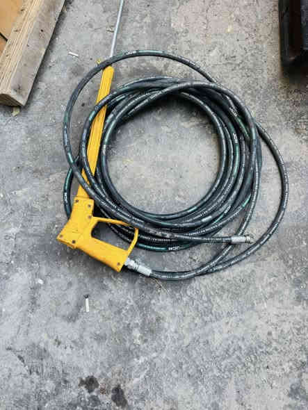 مضخة ايطالية 200 بار 
ماطور سنكل 5.5 حصان
مستعمل نظيف  جدا  
صوندة مسلح 15 متر + مسدس 
ضغط عالي كفالة عامة من كلشي 
السعر 625 الف 
مكاني بغداد 
***********
