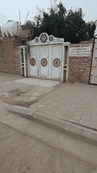 بسم الله الرحمن الرحيم 
السلام عليكم 
دار للبيع مساحه (450 متر ) 
ميسان حي المصطفى قرب علوه الحبوب الجديده . متوفر كافه الخدمات في المنطقه للاستفسار الاتصال ***********
***********
