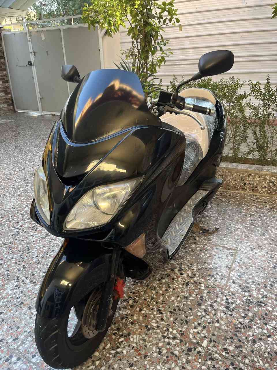 سلام  عليكم فورزه 0 8 دراجه جديده اوراق كامله شلعه معدل تخبل الكفراتت جدد دبلات جدد شغاله نكره معدل 130 استان حساس جك جنطه منضومه زنون اصلي سعر ٧٥٠وبيها مجال بسيط مكاني بغداد افاق عربيه شراي يتصل ***********
