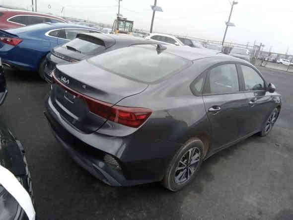 السلام عليكم فورتي 24 ماشيه  8 الف مواصفات Ex حادثها مثل ما واضح بالصور بيه صبغ باب خلف السائق وهلال الجاملغ مكان السياره بغداد سعر ١٦٥ وبيهه مجال قليل 
الرقم ***********
