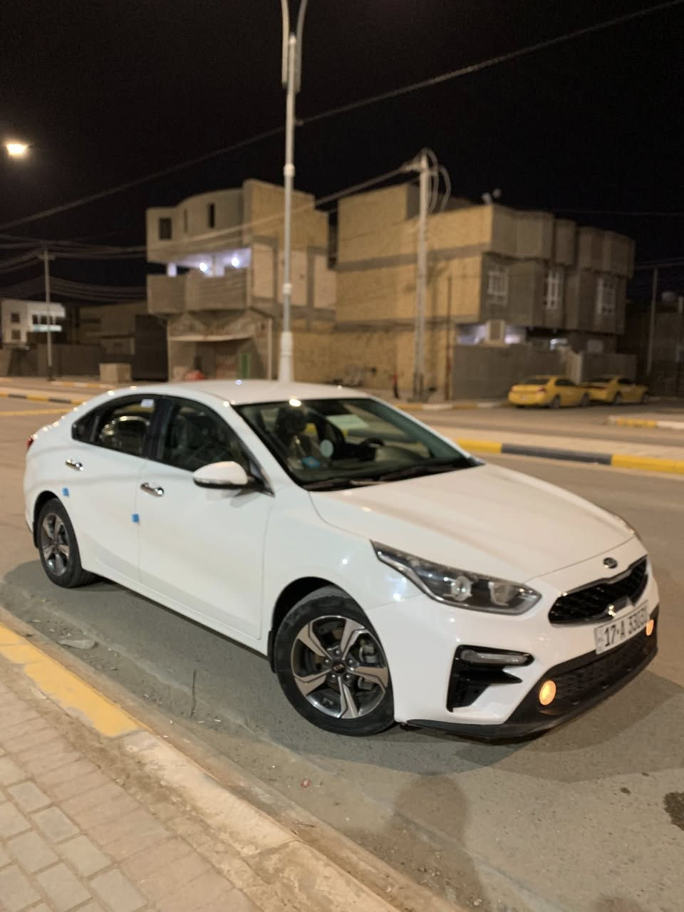 السلام عليكم
كيا سيراتو 
موديل 2021 
مكفولة
السيارة نظيفة كلش ماشية 68 
 
موصفات 
مري شفط 
اشاير بالمري 
ويل كب 
تحكمات ستيرن 
داخل لونين 
حساسات خلفية 
تبريد قطعتين 
مرقم مثنى 
السعر 168$
للأتصال ***********
