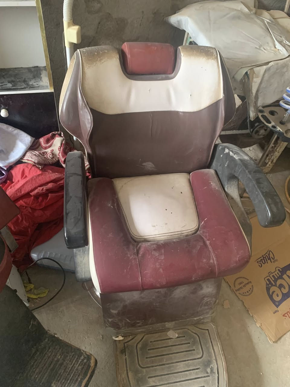 السلام عليكم عندي هذني الغراض للبيع ‭٠٧٧٤ ٣٥٧ ٧٥٩٨‬
