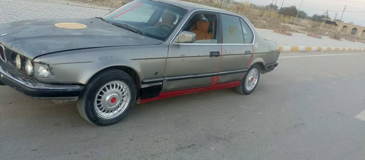 سلام عليكم. بيم حجم 735 بدون راعي  مكينه وكير فيفيتي مكفولات تخم تاير حداديه ترايك وين ماتريد 
سعره مناسب
‏‪***********‬‏
