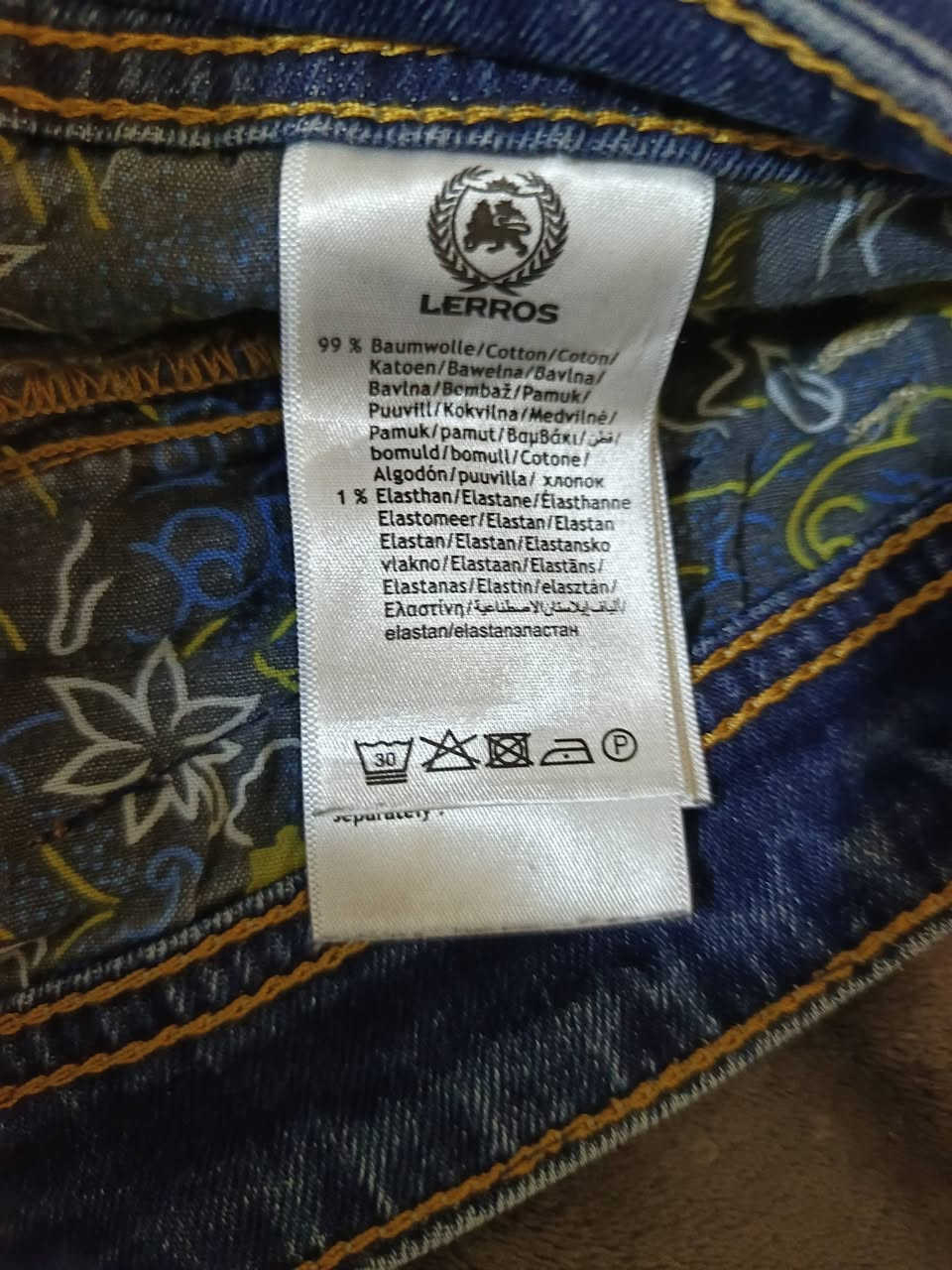 جينز LERROS الماني اصلي
نظافة 100٪ قياس الكمر ٣٣ طول ٣٢
للحجز مراسلة الصفحة


**إذا كنت صاحب هذا الإعلان وتريد حذفه لأي سبب، رجاءا أرسل رسالة إلى الدعم الفني**