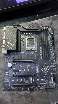 Z790 MSI • قفل • منفذ مكسور