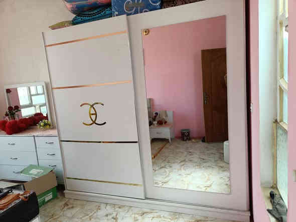 غرفه تركيه للبيع استخدام قليل
مكتونه 8 قطع مكاني بغداد حي اور 
رقم الهاتف ***********
