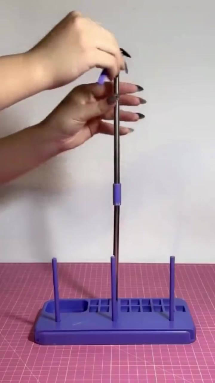 ✂️ طيارة منزلية ثلاثية جوكر
عملية ومناسبة للخياطة المنزلية ✨
تستخدم مع مكائن الفراشة، البرد الياباني، الأوفرات وغيرها، بالإضافة إلى مكان خاص للماصول 🧵

شغل مرتب… وخياطة أسرع وأسهل 👌

📦 متوفرة الآن لدى
“فراس الجادري عالم مكائن الخياطة”

🚚 توصيل إلى جميع محافظات العراق
📩 للطلب والاستفسار التواصل على الخاص أو عبر الواتساب
***********
#مكائن_خياطة #ادوات_خياطة #خياطة #طيارة_خيوط #مكائن_منزلية #الخياطة #خياطين #خياطات
